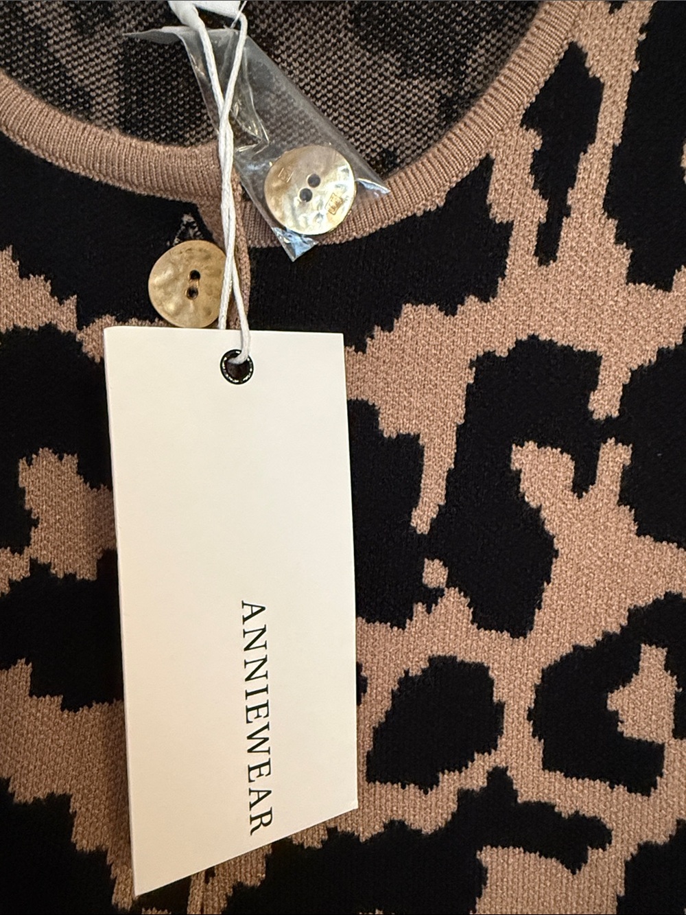 ANNIEWEAR Women's Leopard Print Black and Tan Sleeveless Sweater Vest - Picture 3 of 5